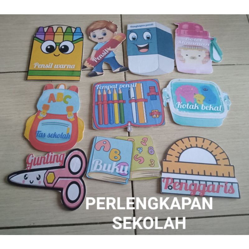 

KARAKTER ANIMASI PERLENGKAPAN SEKOLAH