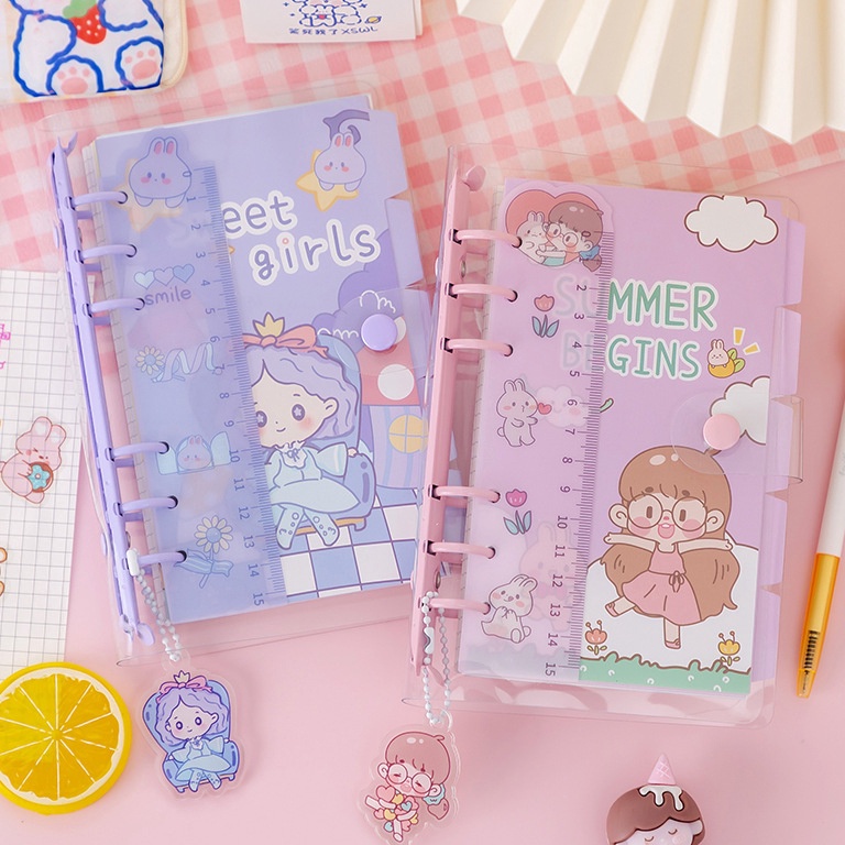 

[0T049] Buku binder A6 isi kertas 100 lembar Korean cute girl PVC clear cover 6 ring Buku catatan isi ulang loose-leaf Binder bahan cover silikon transparan Jurnal wisatawan DIY scrapbook Daily planner Spiral Notebook Aesthetic Lucu Unik Murah Alat tulis