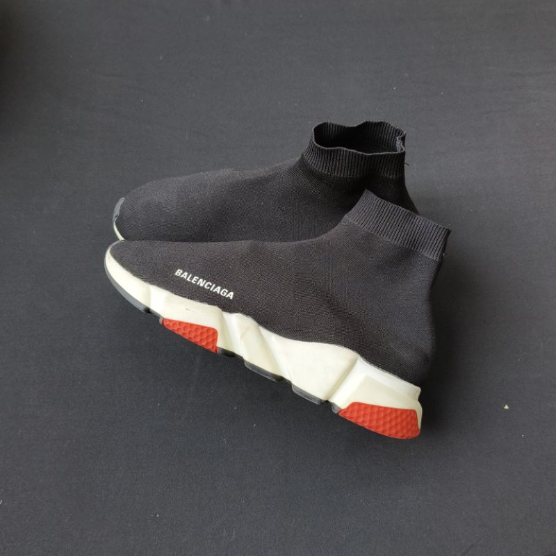 Sepatu Balenciaga slip on kaos kaki hitam casual