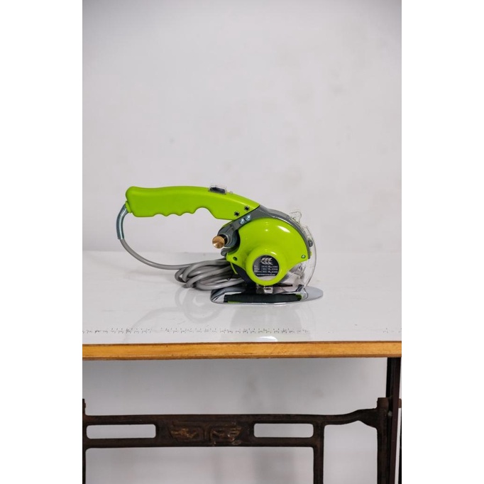 {{{{{{] Mesin Potong Bahan / Kain Octa Servo CNY SRS-100 / Round Cutting Servo