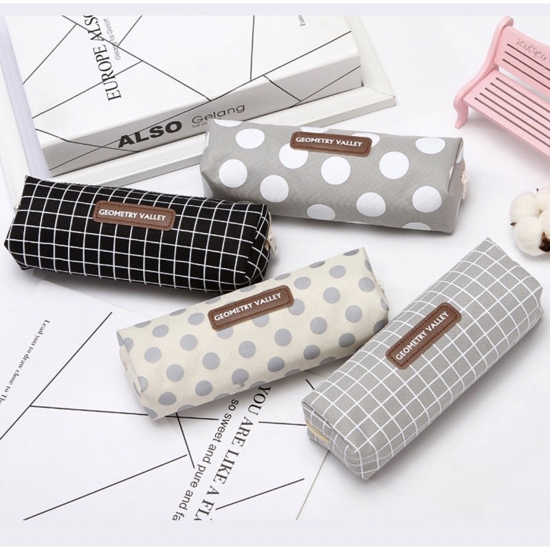 

W2O TEPAK KANVAS CANVAS GARIS POLKADOT KOREA ABU ABU GREY SHOPEEHAUL HITAM PUTIH CREME AESTHETIC