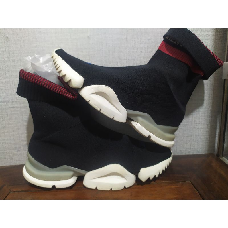 Sepatu Reebok Kaus Kaki