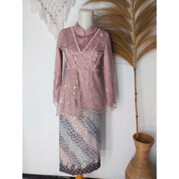 Kebaya kutubaru, kebaya brokrat, kebaya modern, kebaya tradisional, kebaya batik, kebaya jawa, kebay