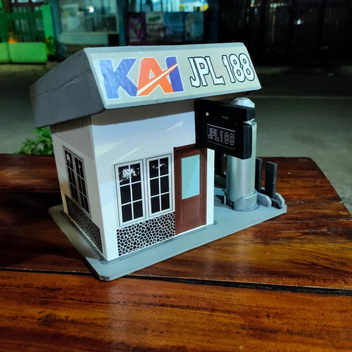 FLASH SALE MINIATUR PJL / PENJAGA LINTASAN KERETA API - KERETA API KAYU SURABAYA TERLARIS