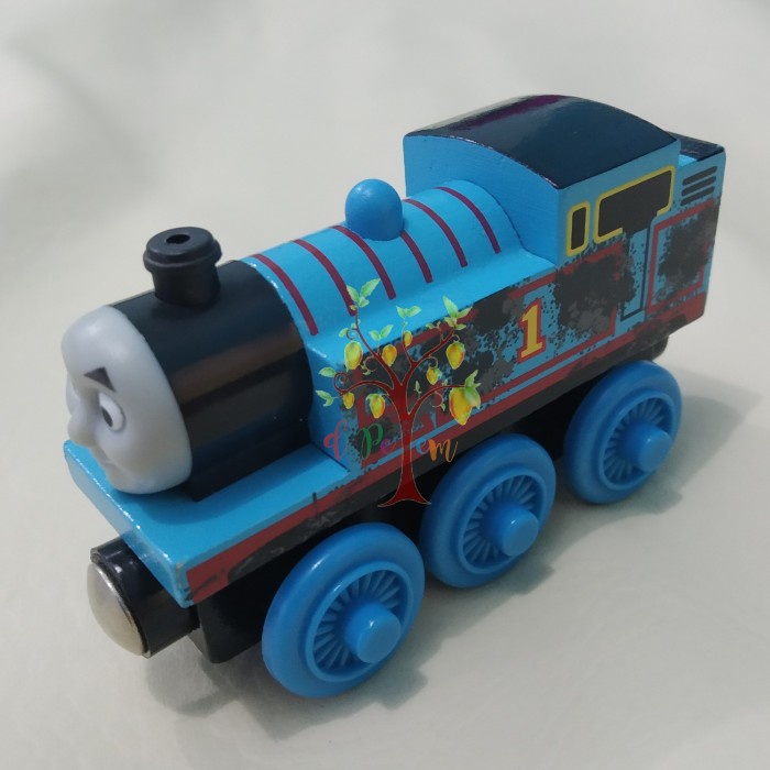 MUST HAVE THOMAS AND FRIENDS WOODEN RAILWAY - DIRT COVERED THOMAS TERLARIS