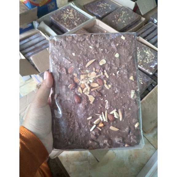 

Keluaran Terbaru.. coklat blok silverqueen mix take it 1kg 55