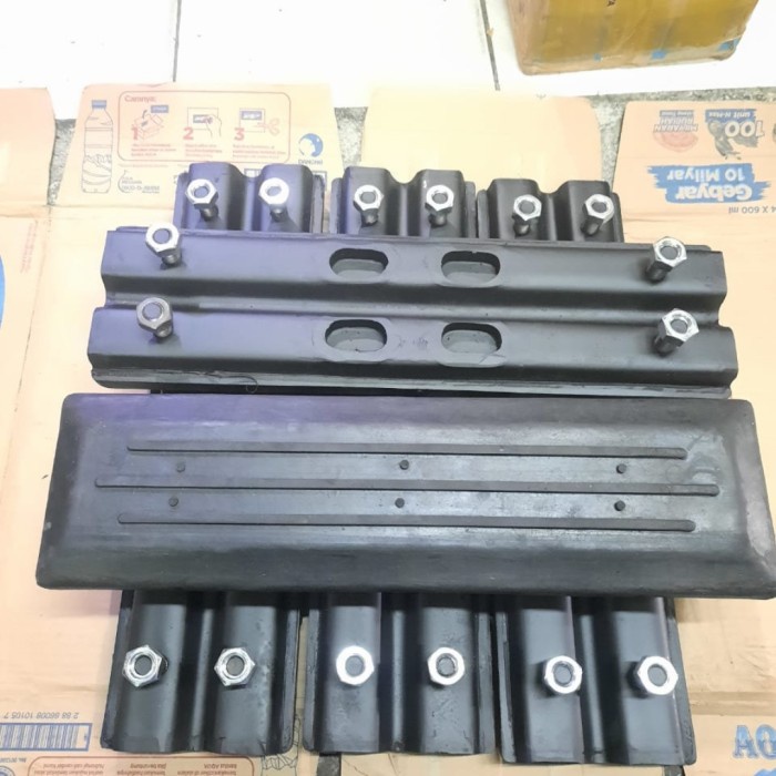 FLASH SALE RUBBER TRACKSHOE EXCAVATOR PC 75 / PC 78 RUBBER TRACKPADS EXCAVATOR TERLARIS