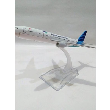 Pesawat Diecast Miniatur Garuda Indonesia Boeing 777-300Er Bst