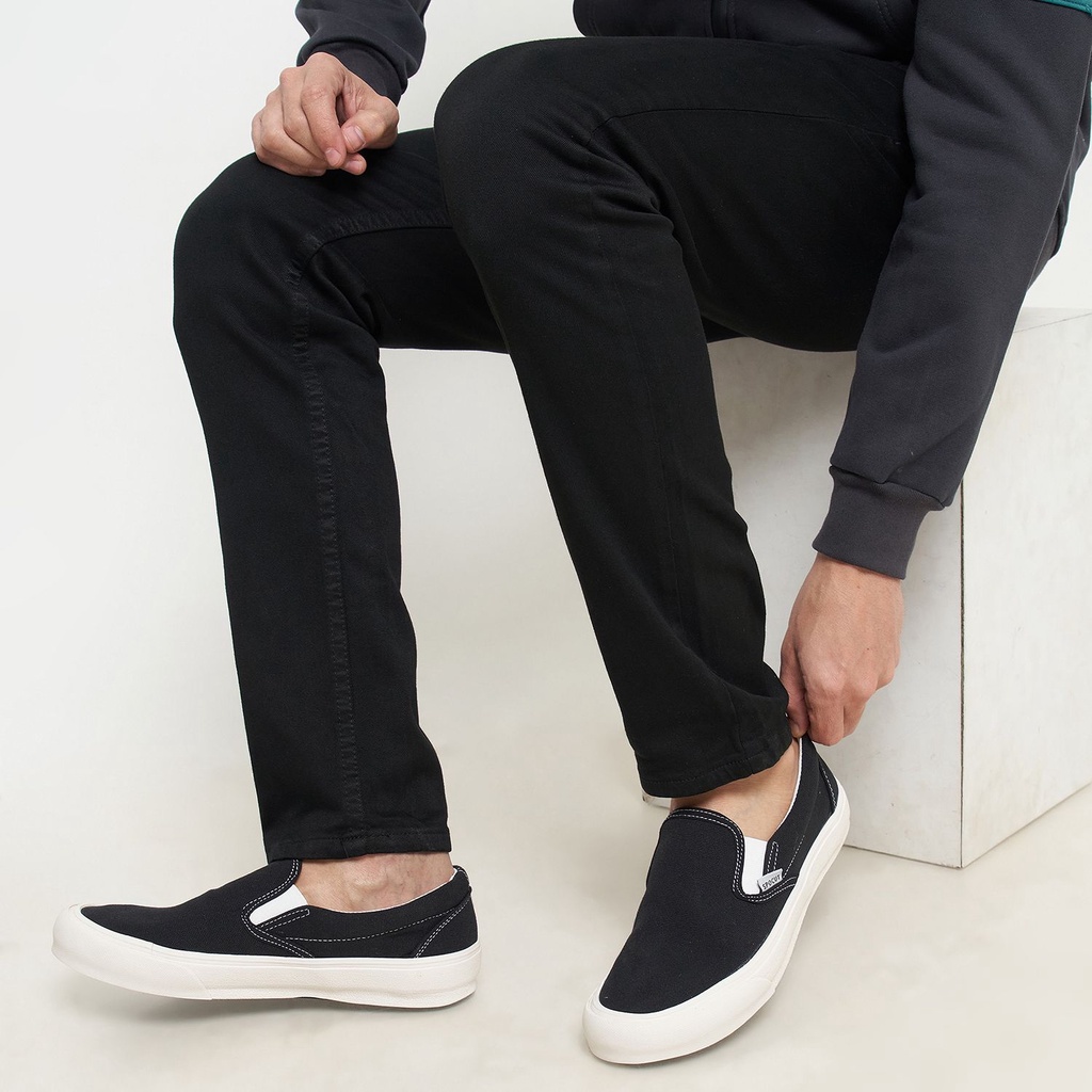 Sepatu SPOCUT Black White Slip On