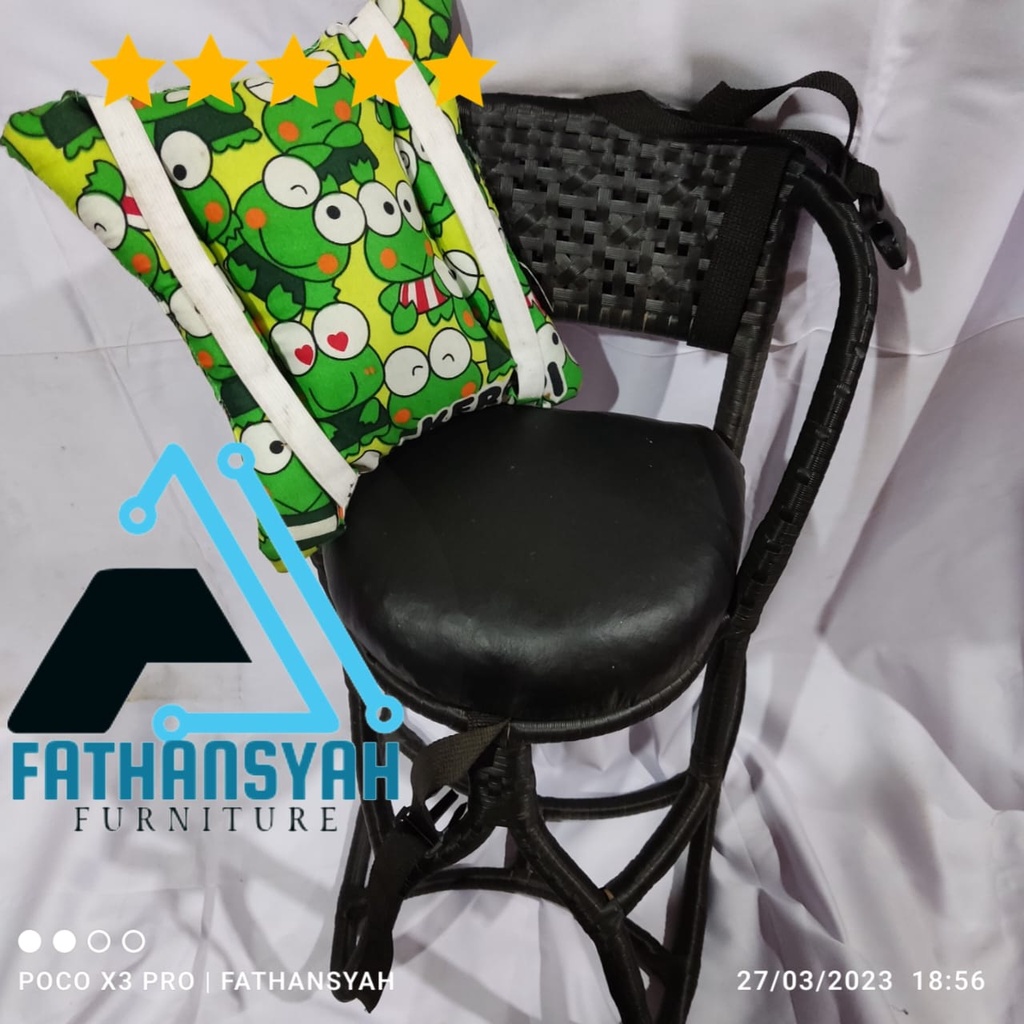 KURSI BONCENGAN ANAK ROTTAN WARNA HITAM DOFF SATU SET BANTAL SETANG KOMPLIT SABUK SEFTY TERBUAT DARI ROTAN ALAM DAN ROTAN SINTETIS PENUH BANYAK VARIAN GAMBAR BANTAL MICKYMOUSE KAROPY DORAEMON TAYO KUDA PONY HELLOKTYY