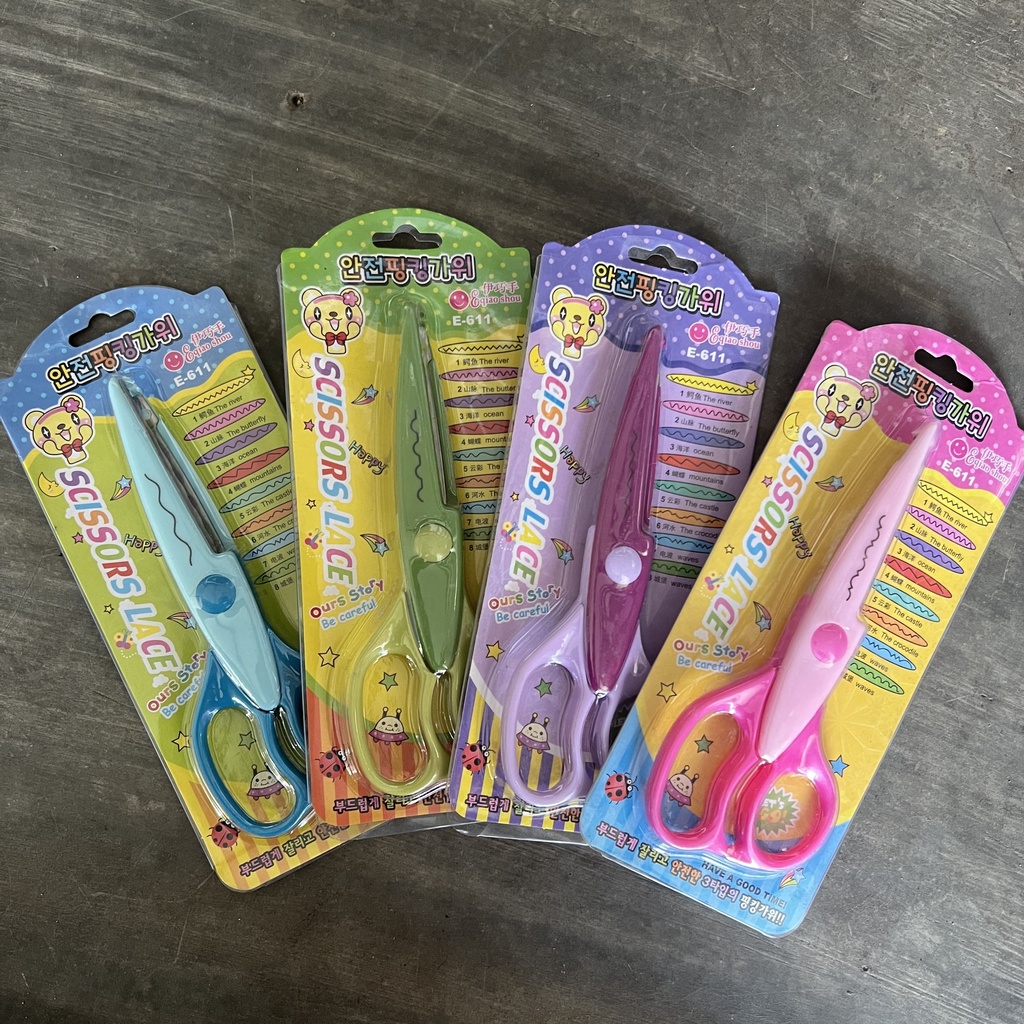 Gunting Pola Bentuk Gerigi Premium Serbaguna Pemotong Scissors Tajam Gelombang Kertas DIY Alat Bahan Stainless Steel Berkualitas Alat Peralatan Perlengkapan Anak Sekolah Craft Art Seni Potong Cut Karton Bufalo Paper Plastik Plastic Grosir Prakarya Malang