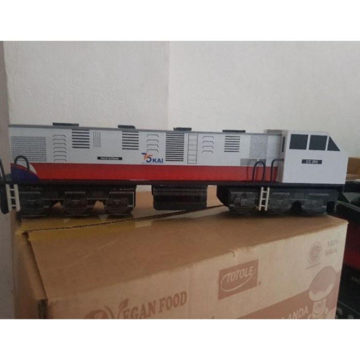 DISKON SPESIAL LOKOMOTIF KERETA API CC 203 TERLARIS