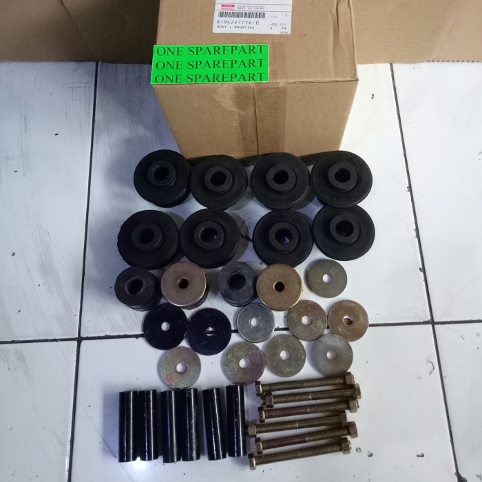 karet body isuzu panther