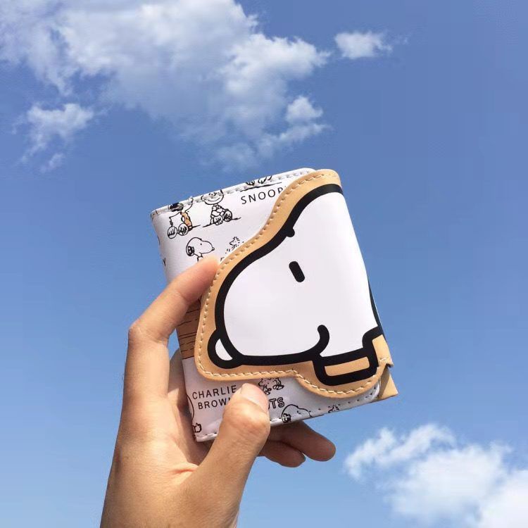 Dompet Sera Snoopy hadiah ulang tahun wanita 2021 baru asli dalam dompet pendek wanita siswa kartun Jepang dan Korea