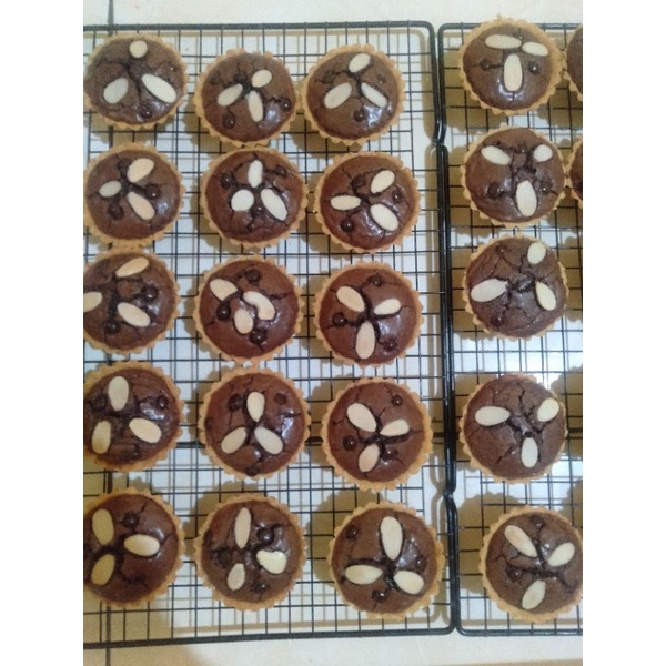 

kue pie brownies extra coklat toping almond chokochips isi 12pics murah