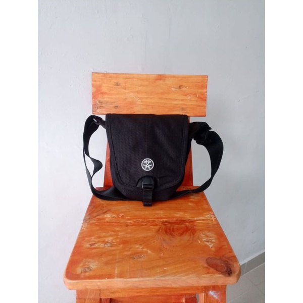 Tas cowo branded Crumpler kecil / Sling Crumpler camera bag the two million dollar home
