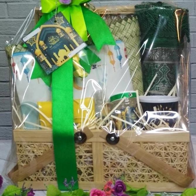 

parsel ramadan kue kering hampers keranjang bambu lebaran Idul Fitri