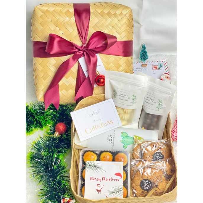 

Paket Hampers Christmas Lengkap / Hampers Natal / Hampers New Year