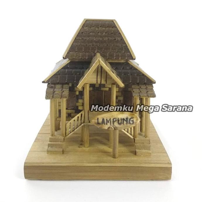 Miniatur Rumah Adat Lampung (Nuwo Sesat) dari bambu - 15x13x15cm div01