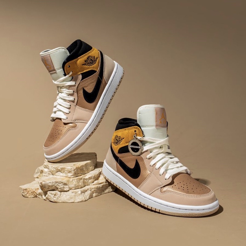Air Jordan 1 Mid Particle Beige