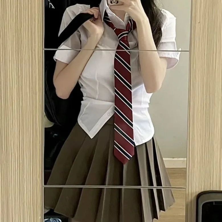 Red Gaya kuliah Gaya Korea mengenakan atasan kemeja ramping pinggang wanita musim semi dan musim gugur rok lipit rok pendek setelan jas dua potong trendi