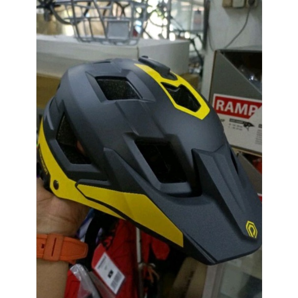 helm sepeda polygon ramp