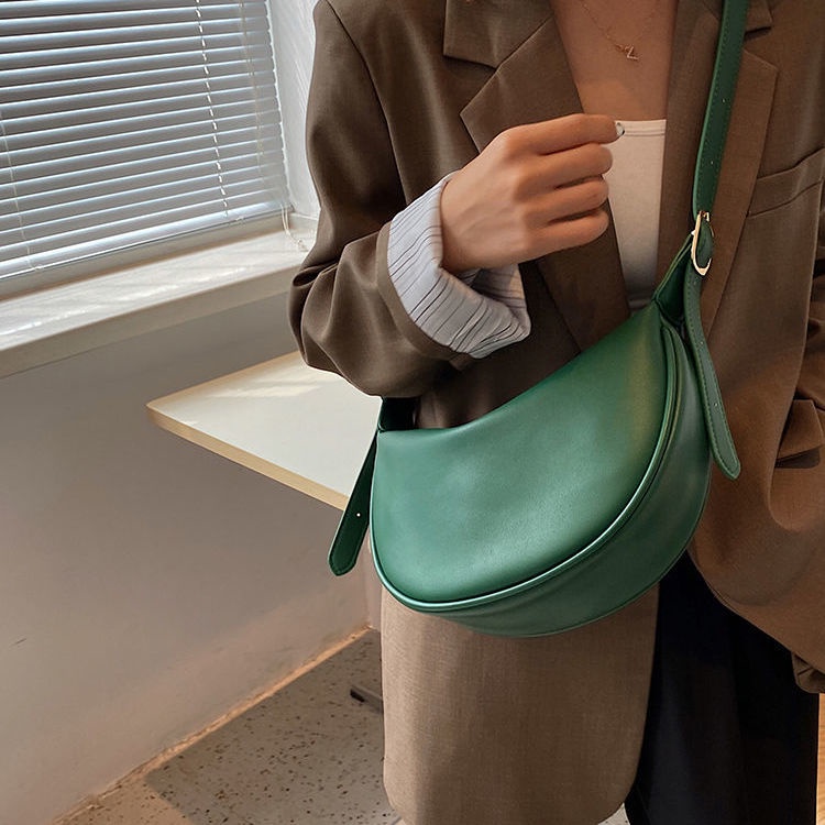 ✧Sera  Retro Tas Wanita Kapasitas Besar 2023 Baru All-Match Niche Musim Gugur dan Musim Dingin One-Shoulder Messenger tas High-End Tas Pangsit