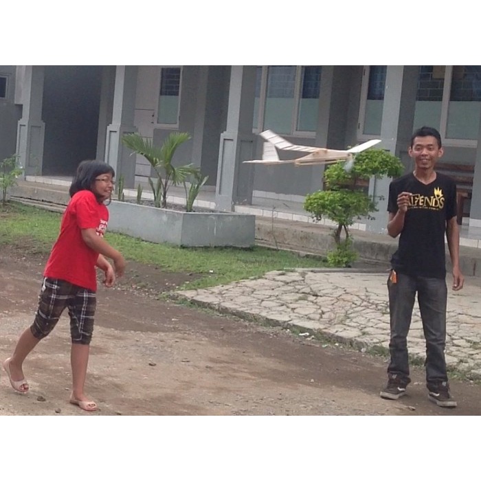 Must Have Pesawat Model Pelangi 70 Rubber Powered Glider Terbaru
