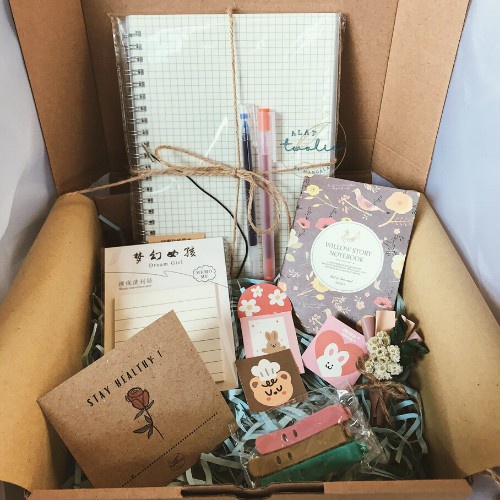 

Terlaris Hampers Stationery Journal Kit Wisuda Ulang Tahun Gift Box Set A