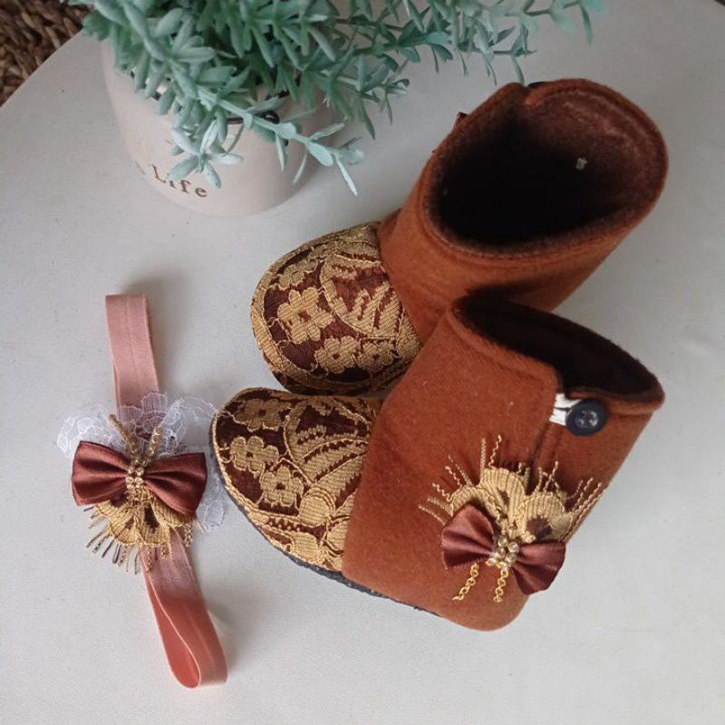 terbaru 1 set sepatu boots + bando (bayi 6bln s. d 1thn)