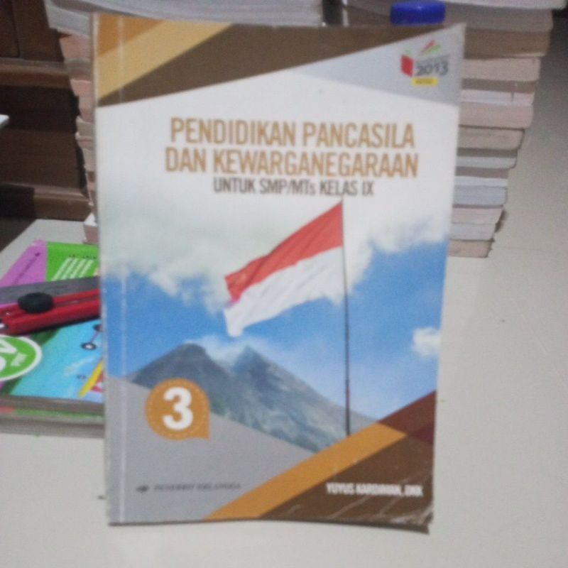 

buku PPKn Erlangga kelas 9