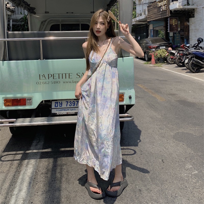 Red Seksi longgar high-end small French tie-dye long suspender dress female design sense niche slim skirt