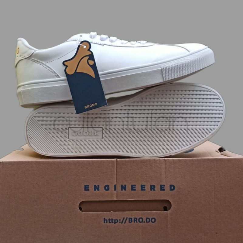 Brodo Sneakers Corte White WS (Preloved)