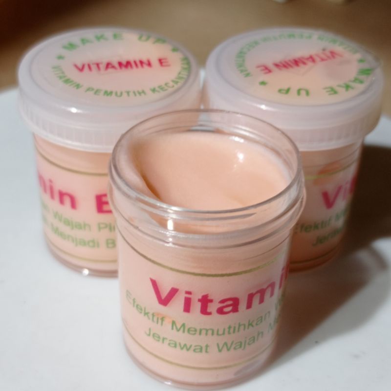 [Lusinan] Cream Vitamin E Siang Malam | Pelembab untuk Mencerahkan dan Menghilangkan Flek