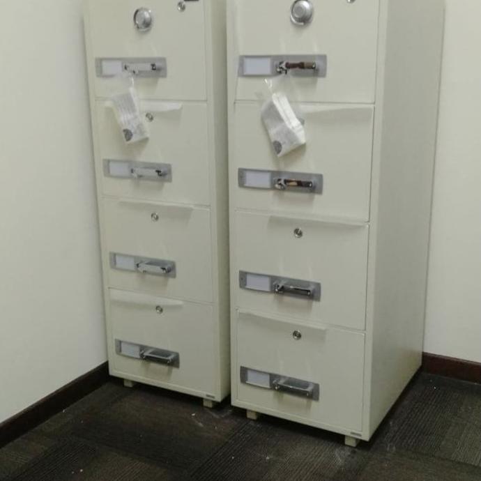 

Uchida B4-4D Filling Cabinet 4 Laci Tahan Api Garansi 5 Tahun Pengiriman Cepat