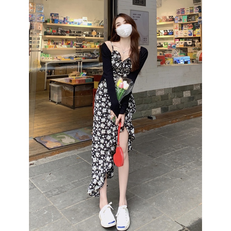 ♧▧gaun musim panas pantai hitam Perancis retro bunga rok musim panas perempuan temperamen gaun pinggang suspender rok desain rasa celah rok panjang