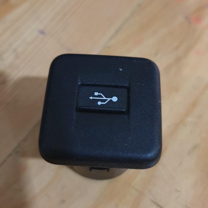 Terlaris Soket Usb Suzuki Ertiga Swift Original Harga Termurah
