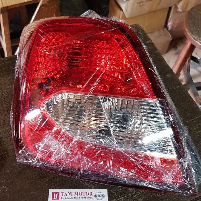 Stop Lamp Lampu Belakang Datsun Go Panca Original - KANAN