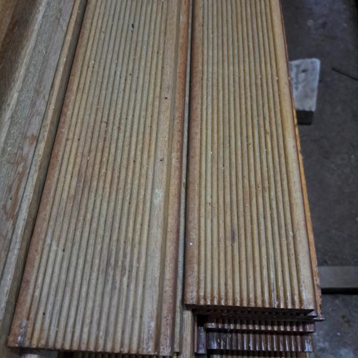 Terlaris Decking Kayu Ulin Kalimantan / Papan Ulin / Kayu Tahan Air / Kayu Besi