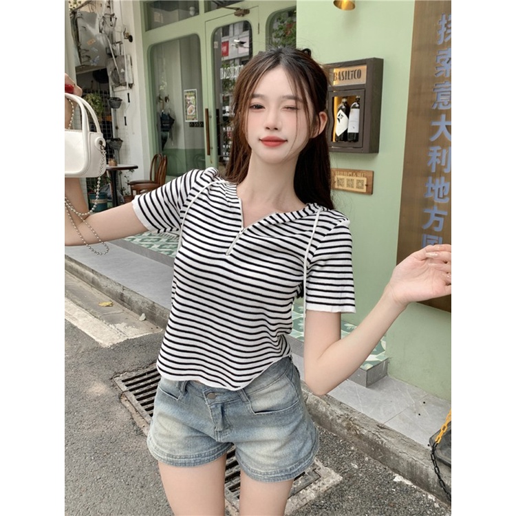 ✎Suhao kaos import wanita kaos wanita gaya korea lengan pendek kaos pendek perempuan waist short sweet and spicy top design sense niche female summer small French striped shoulder short-sleeved T-shirt