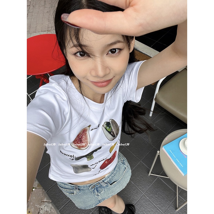 Red Sayuran cetak pendek slim fit lengan pendek T-shirt wanita 2023 musim panas versi Korea baru mengurangi usia dan tipis hot gadis atasan pendek
