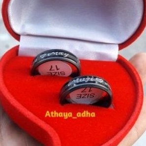 cincin couple,cincin ukir nama,cincin tunangan,cincin nikah,cincin titanium hitam garis