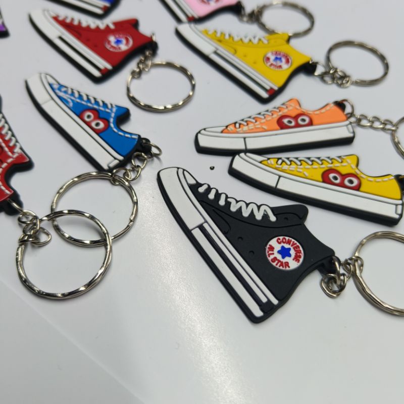 Gantungan kunci sepatu Converse 2D