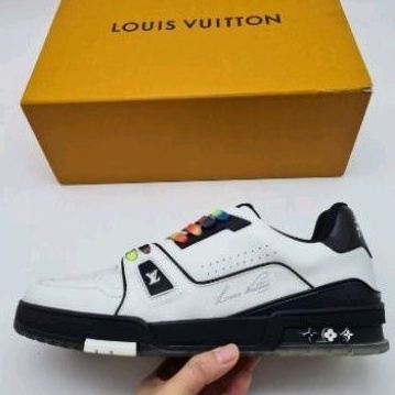 LV TRAINER BLACK WHITE