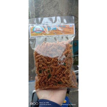 

MAKRONI URIL/Makroni kriwil/Makroni SPIRAL , 250 gram,Aroma DAUN JERUK PEDAS