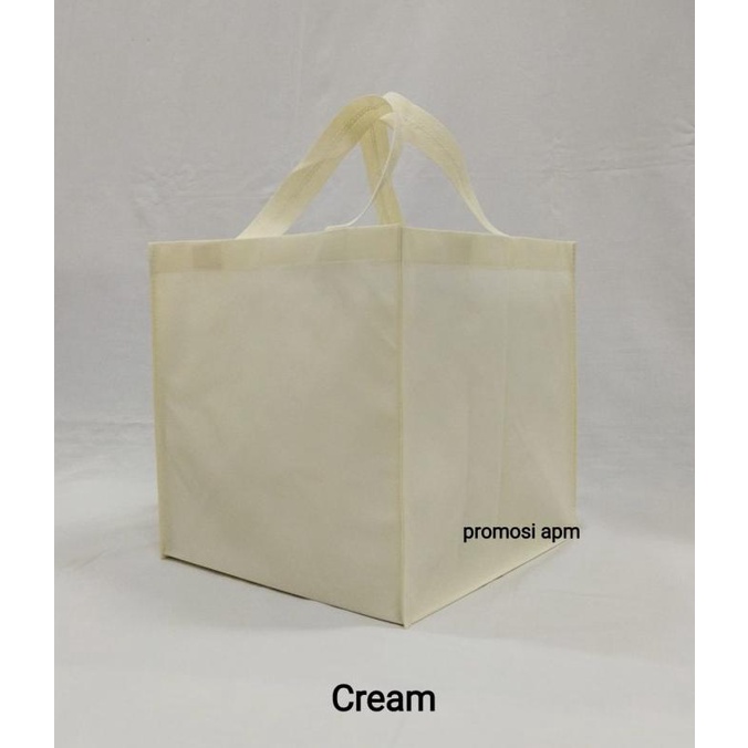 

Tas Spunbond Kotak Ukuran 32X32X30 (Tas Jahit)