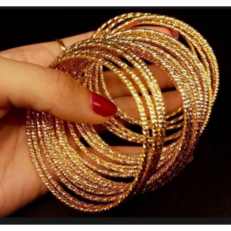 Gelang keroncong warna gold untuk wanita yang ingin tampil trendy