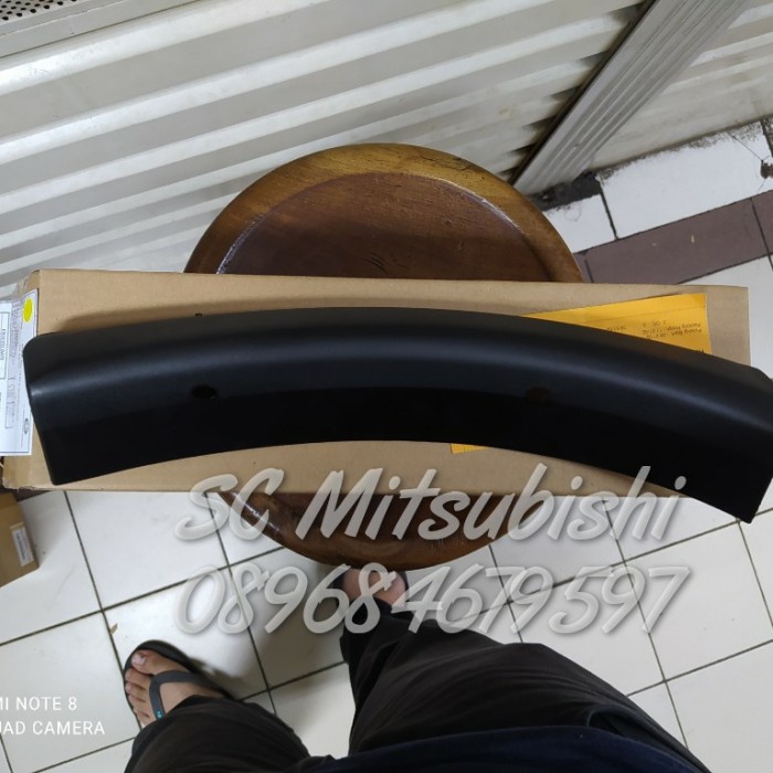 BEST QUALITY List Bumper Depan Kiri Kanan Outlander / Wheel Arc Trim Outlander