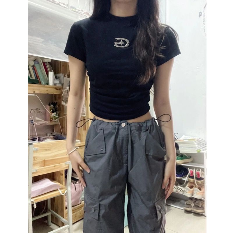 Red Kapas Murni Hitam Lipit Bahu Depan Lengan Pendek T-shirt Wanita Musim Panas Rasa Desain Niche Slim Slim Hot Girl top