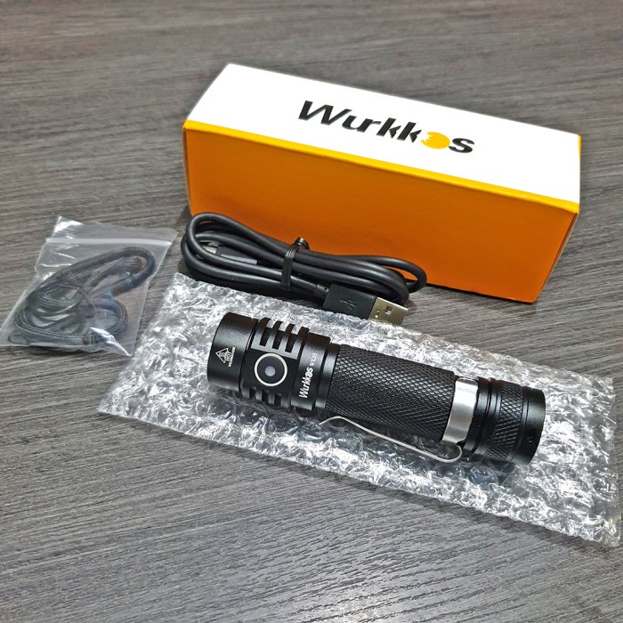 Senter Wurkkos WK03 - Power Bank Kecil dengan Kapasitas 3000mAh, Body Aluminium, LED Indicator, Hitam/Golden